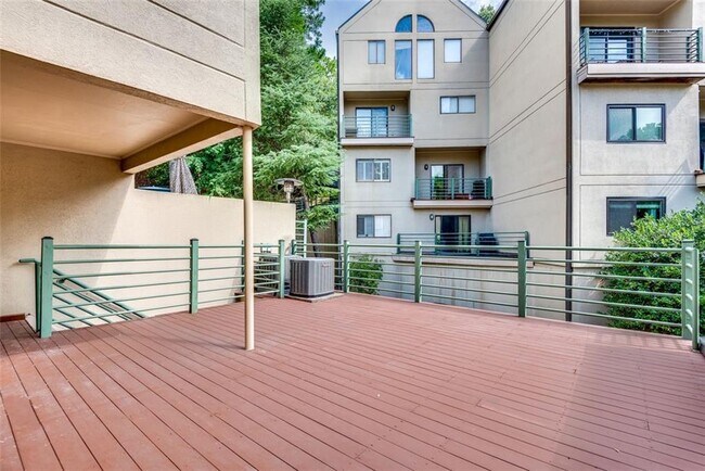 Foto del edificio - 67 25th St NW