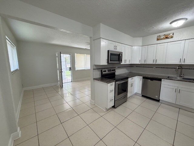 Building Photo - 13300 NE 10th Ave