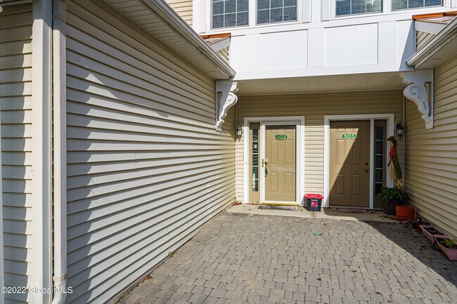 Foto del edificio - 502 Valley Pointe Dr
