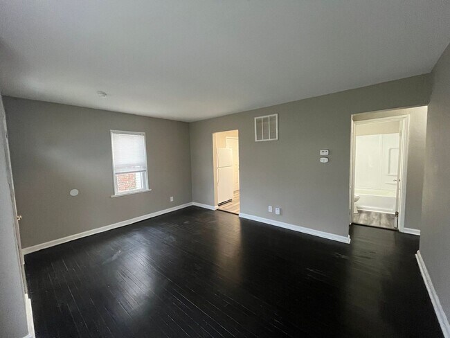 Foto del edificio - 729 Cleverly Rd