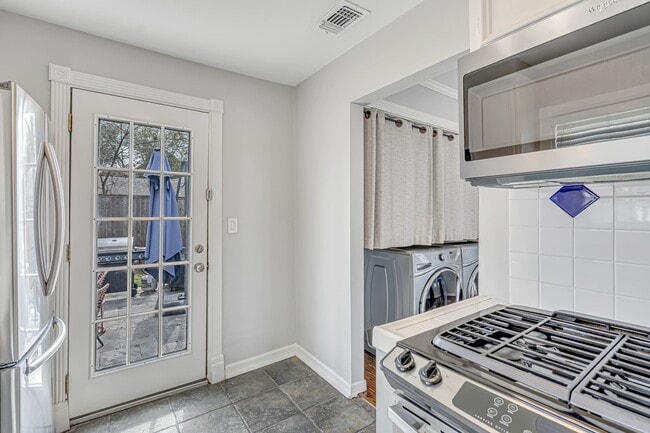 Foto del edificio - 1004 Lawrence St