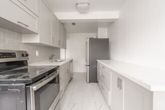 Building Photo - 5 Mallory Gardens