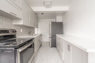 Building Photo - 5 Mallory Gardens