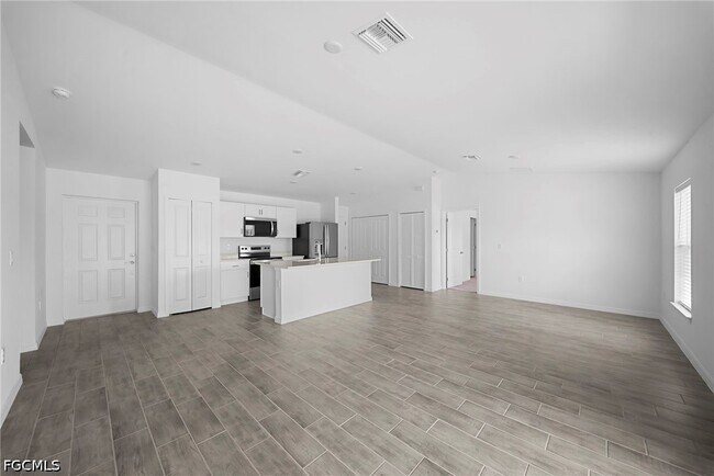 Foto del edificio - 2815 24th St W