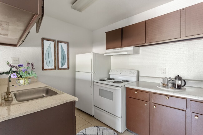 Building Photo - Spring Rose