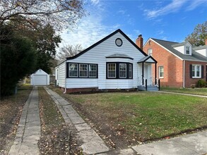 Building Photo - 131 Chesterfield Rd
