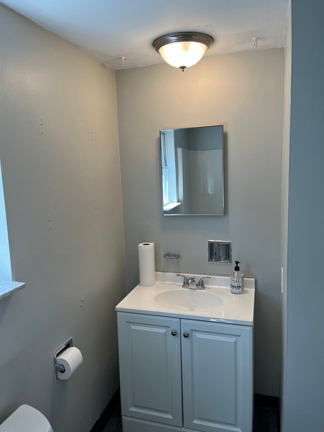 Building Photo - 4272 Sample Ct