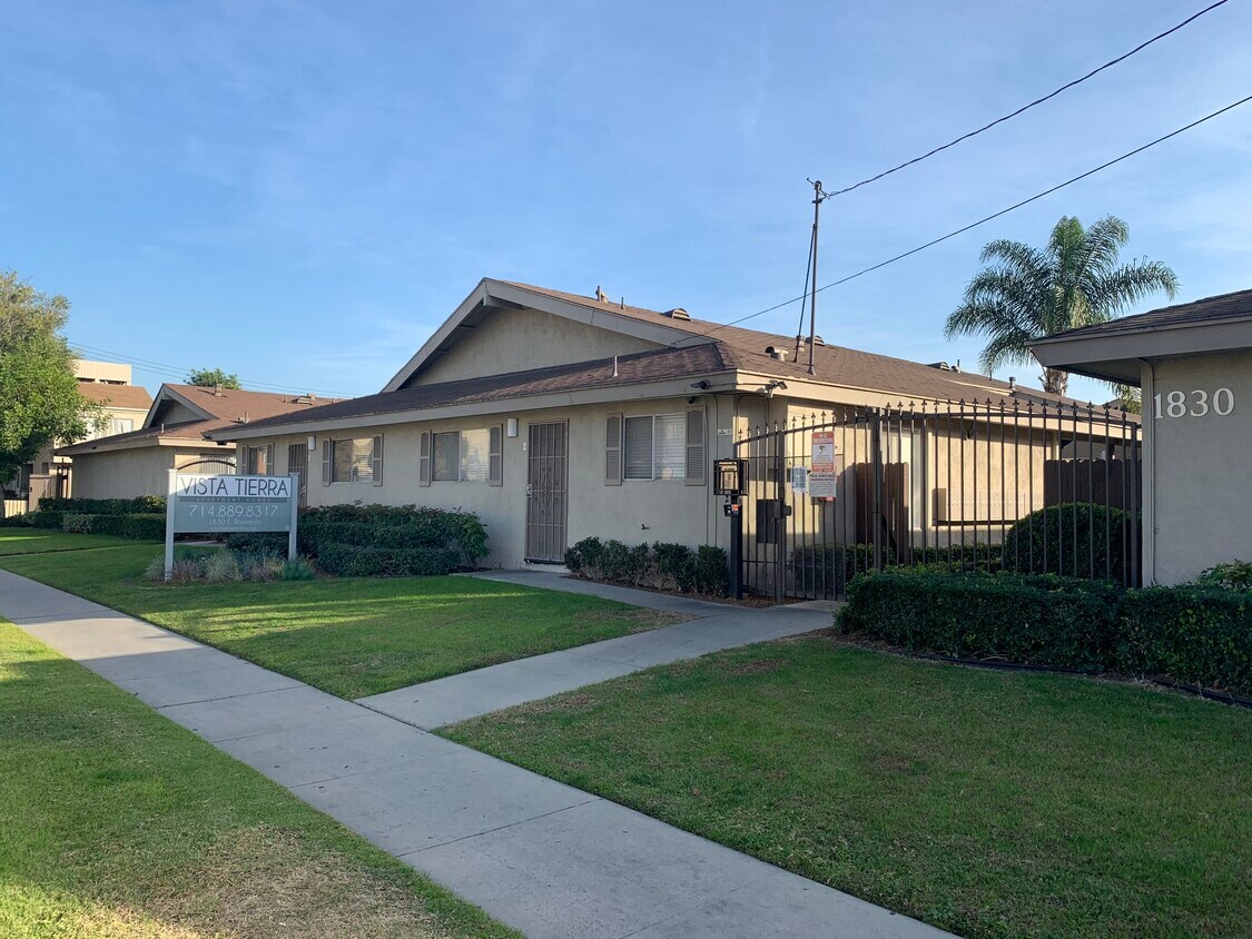Primary Photo - 1830 E Romneya Dr