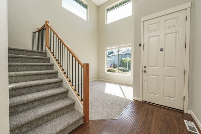 Building Photo - Cul-de-Sac Living at Its Best – Updated 3BR with Garage & A/C!