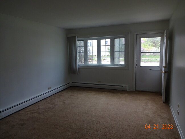 Front Room - 240 W Quincy St