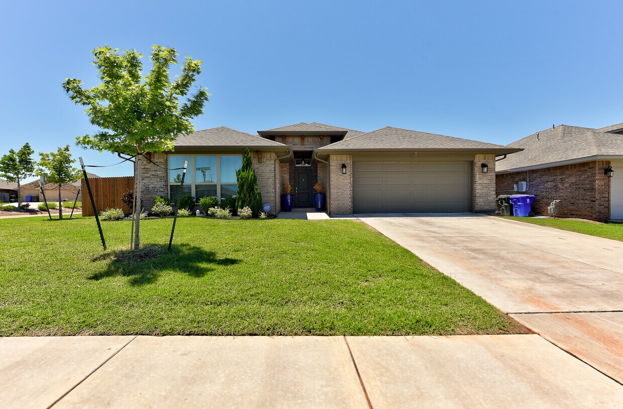 Primary Photo - 3828 Waterbrook Ct