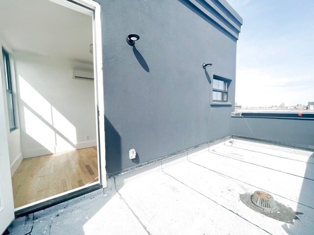 Building Photo - 1523 Saint Johns Pl