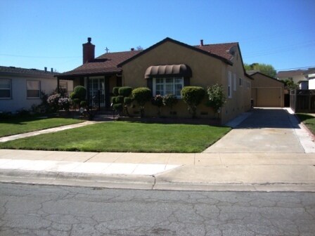 Foto principal - Coming soon! 3 bedroom 2 bath in Maple Park, South Salinas