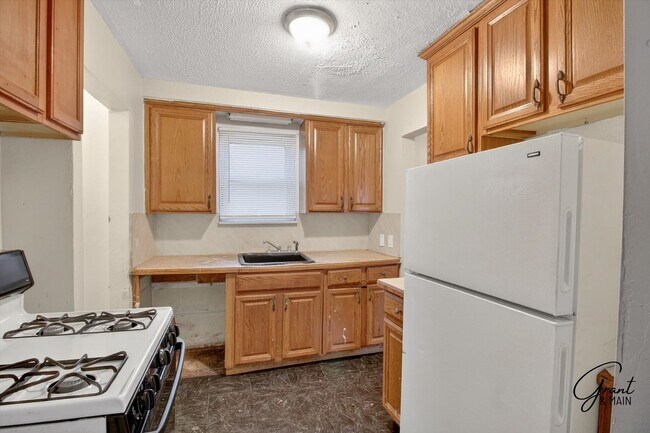 Foto del edificio - $1050 Charming 2 Bed Home