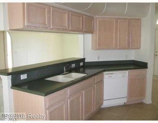 Building Photo - 14261 Spring Hill Dr