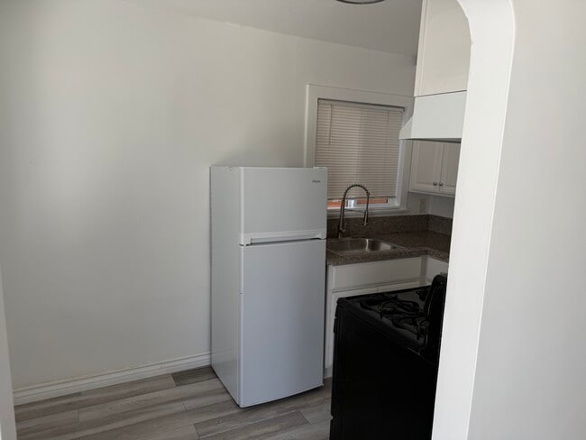 Foto del edificio - 3619 Edenhurst Ave