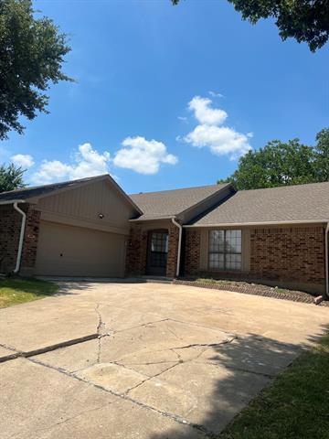 Building Photo - 2621 Independence Dr