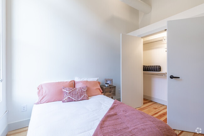 The Finch- 1BR, 1BA 494 sq ft - Harper's Flats