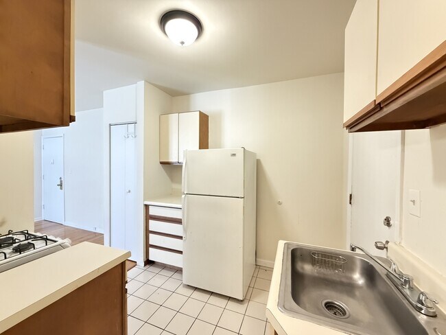 Foto del edificio - 814 W Cornelia Ave