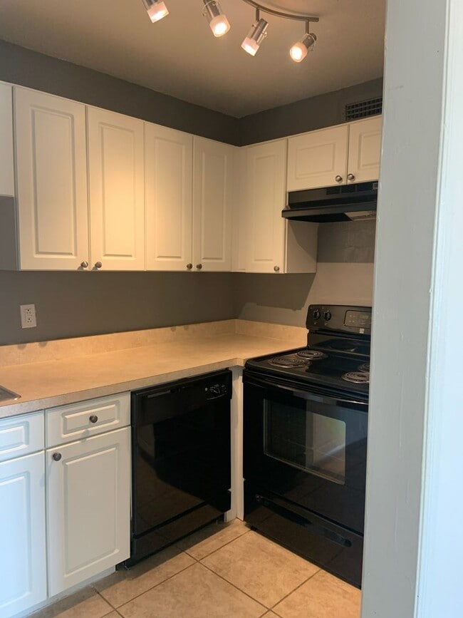 Building Photo - Stylish 1-Bedroom Studio in Carrington Park!
