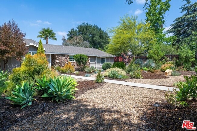 Building Photo - 9231 White Oak Ave