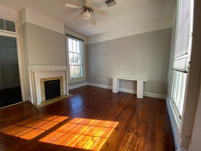 Foto del edificio - Top floor unit in the heart of Garden District!