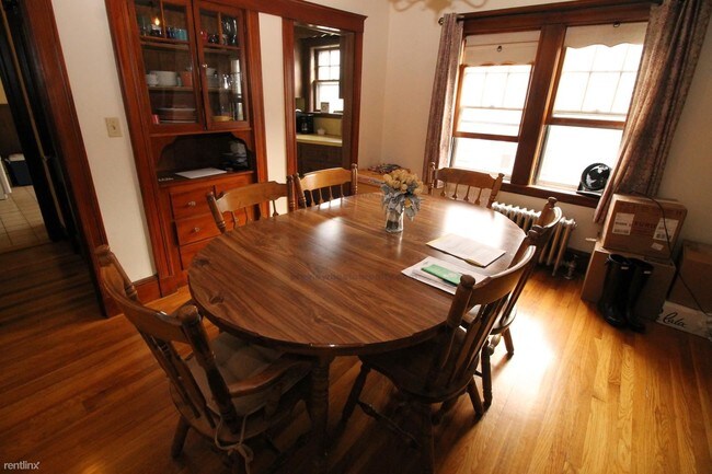 Foto del edificio - 2 br, 1 bath  - 52 Brooks St # Bs