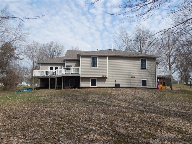 Building Photo - 6924 Lake Michigan Dr