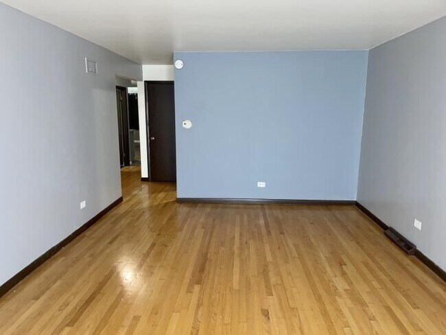 Building Photo - 3 bedroom in Calumet City IL 60409