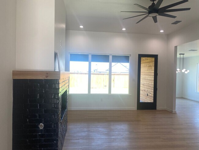 Foto del edificio - Stunning 4 Bedroom home in Wolfforth