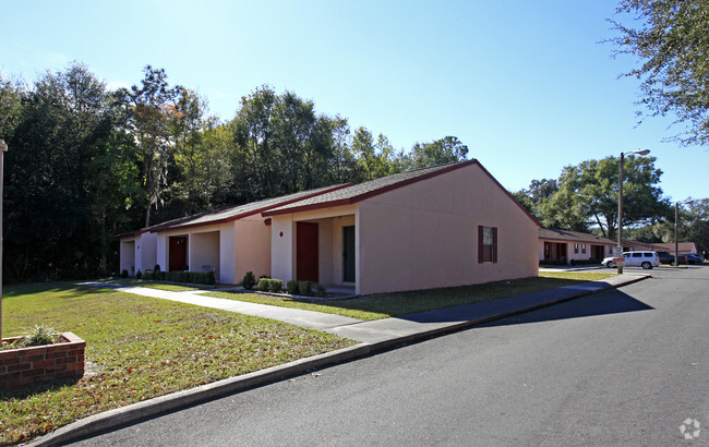 Foto del edificio - Village Oaks Apartments II