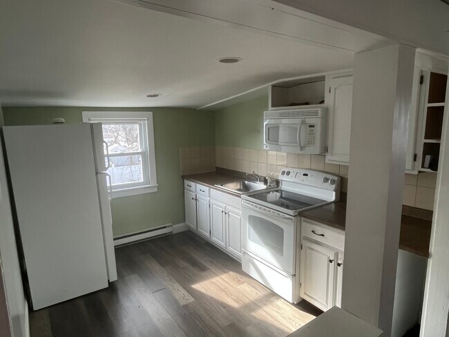 Kitchen - 416 Logan Ave