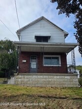 Building Photo - 1009 Carmalt St
