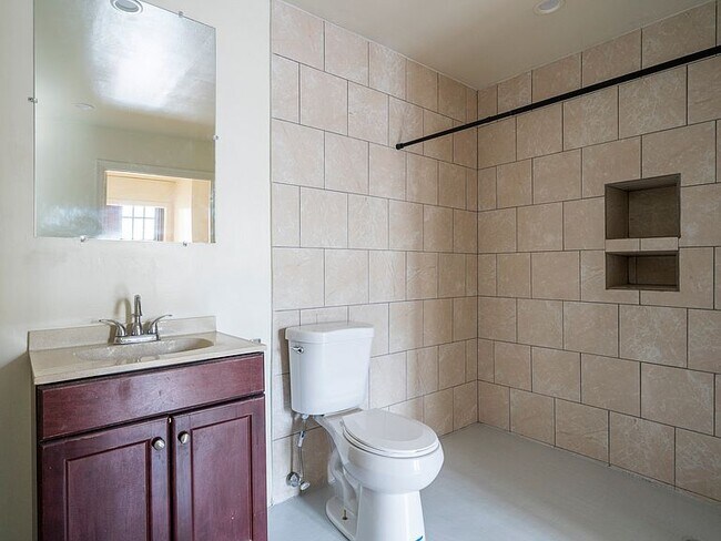 Foto del edificio - Darrah School Realty