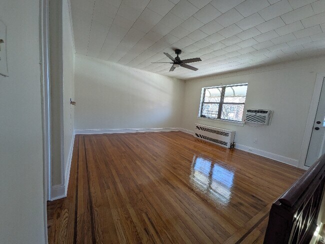 Foto del edificio - 52-21-5279 79th St