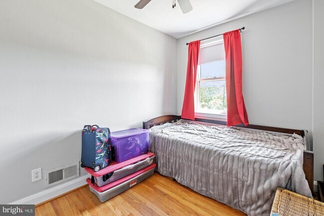 Building Photo - 219 Medwick Garth W