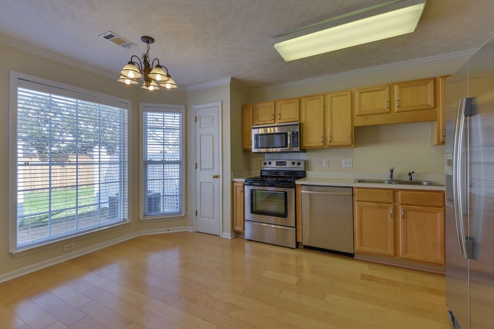 Primary Photo - 3-bedroom townhouse in Fieldstone Farms