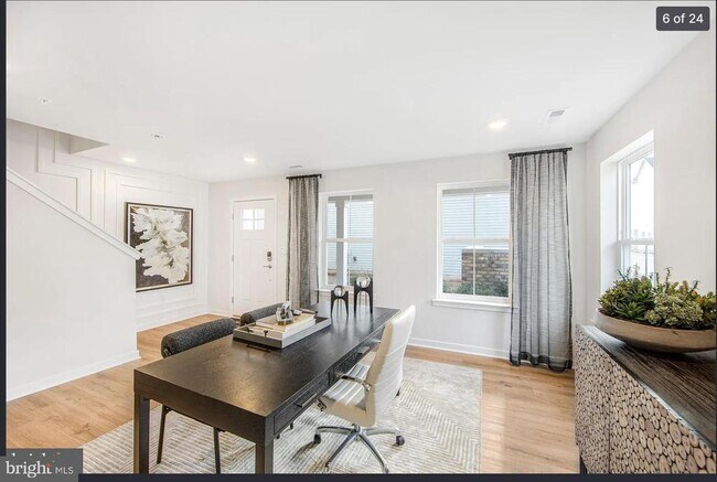 Foto del edificio - 32 Anderson Dr