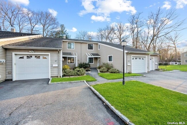 Building Photo - 17 W Neck Ct