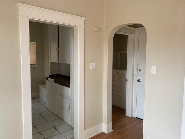 Spanish style - 1019 N Serrano Ave