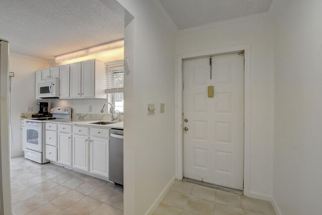 Foto del edificio - 8733 Windrow Way
