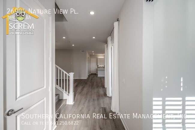 Foto del edificio - Three Bedroom Plus Bonus Room Modern Townh...