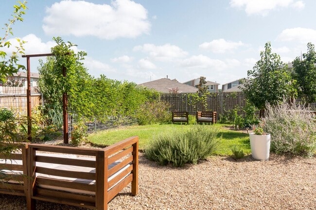 Building Photo - 7716 Jacobean WY