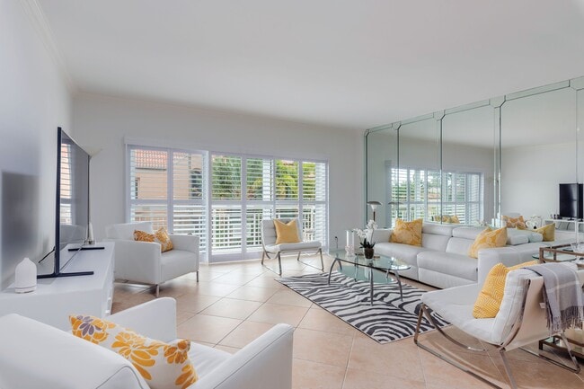 Photo - 250 Bradley Pl (Palm Beach, FL) Apartment