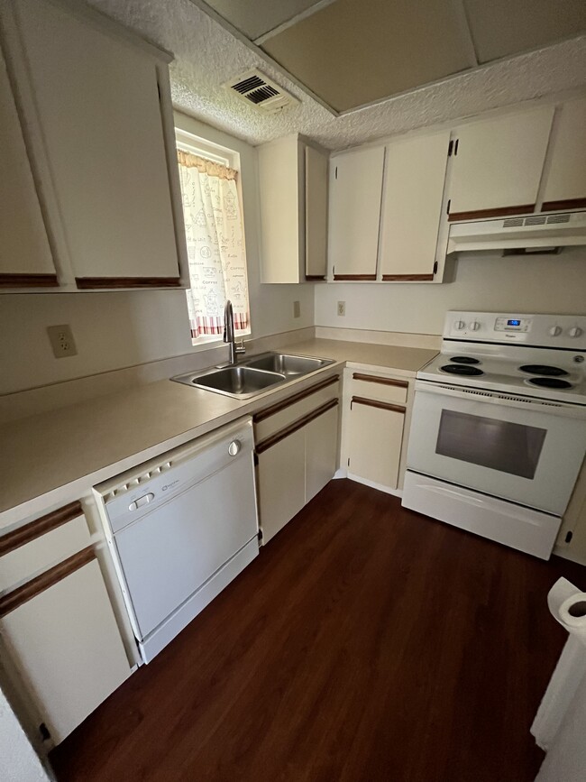 Building Photo - 1522 SE Royal Green Cir