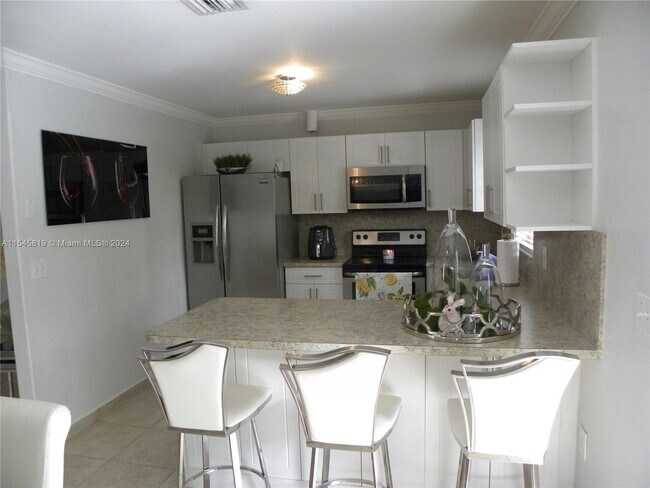 Foto del edificio - 3466 SW 23rd St