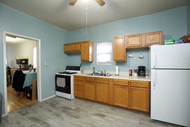 Foto del edificio - 1722 N Kimball Ave