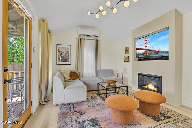 Building Photo - 2855 Los Feliz Dr