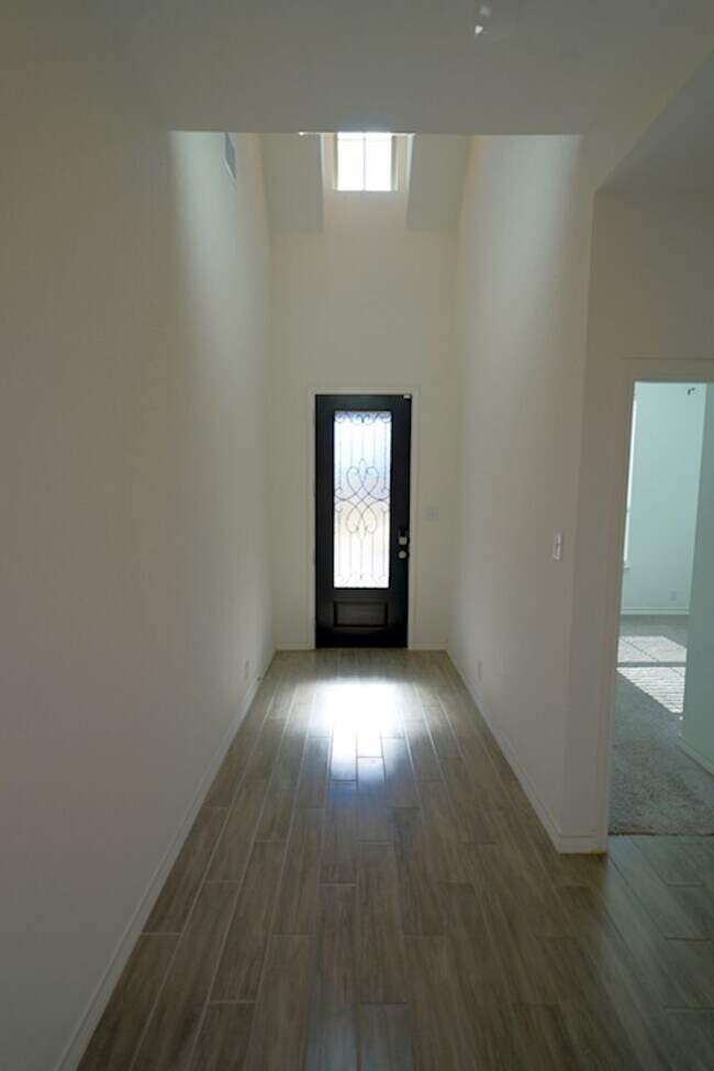 Foto del edificio - Luxury Living in Davis Ranch