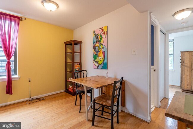 Foto del edificio - 1436 Meridian Pl NW